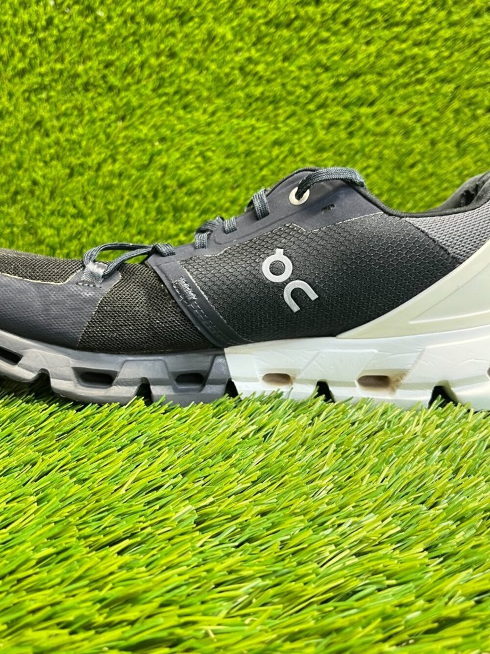 On Cloudflyer 4 Womens Size 10 Black Athletic Running Walking Shoes Sneakers - Picture 3 of 11